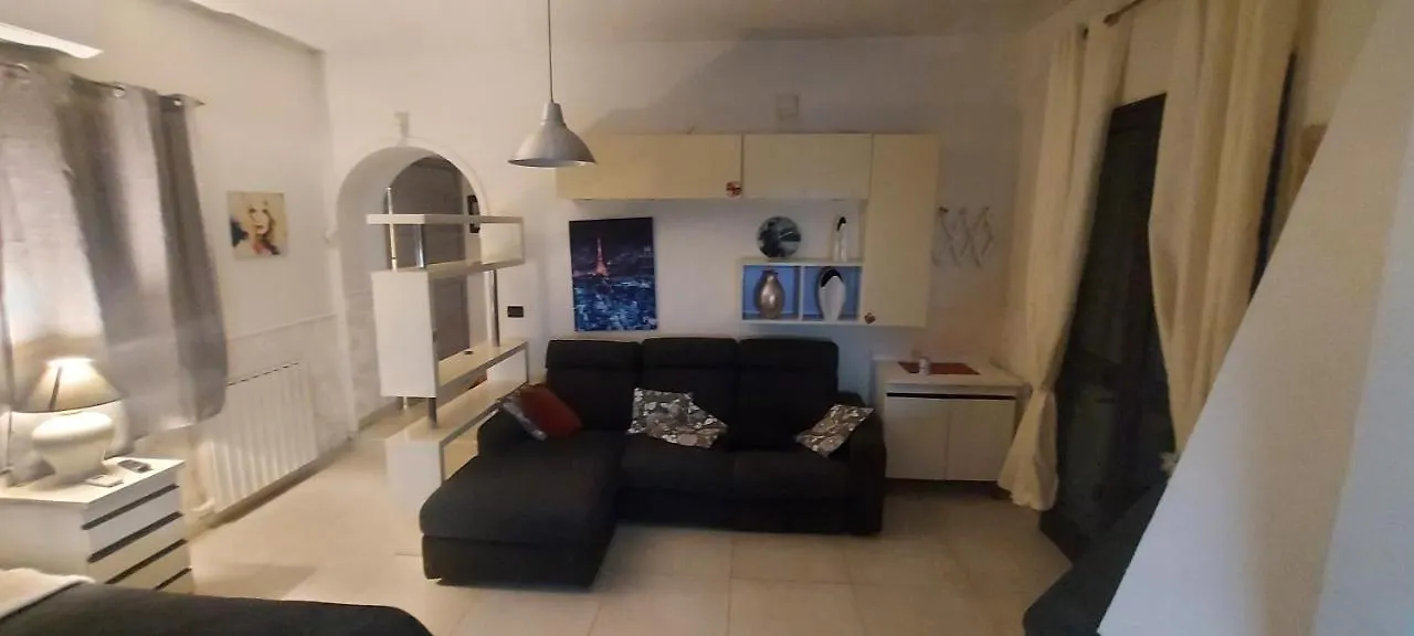 Affittacamere Appartamento suite deluxe climatizzato cucina giardino wifi rent a car Aci Bonaccorsi Italia
