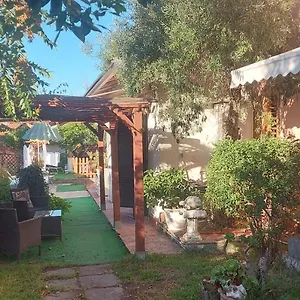 Stanza In Con Giardino Con Box Doccia Idromassaggio Rent A Car Affittacamere